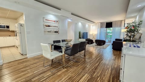Kitchen or kitchenette, Living room, Dining area