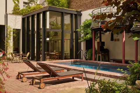 Property building, Garden, Garden view, Pool view, Swimming pool, sunbed