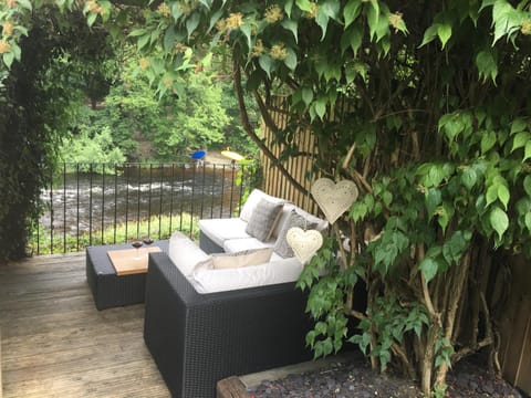 Patio, Day, Natural landscape, Garden, Garden, Seating area, On site, Garden view, River view, River view