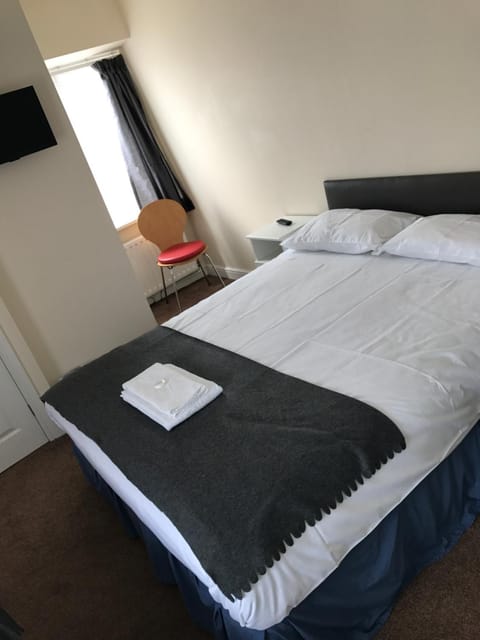 Glenfaba Guest House Bed and Breakfast in Douglas