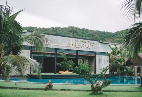 Property building, Day, Swimming pool