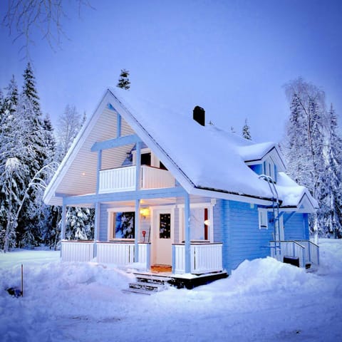 Property building, Facade/entrance, Winter