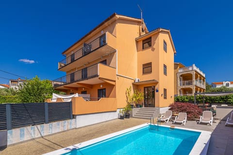 Property building, Swimming pool