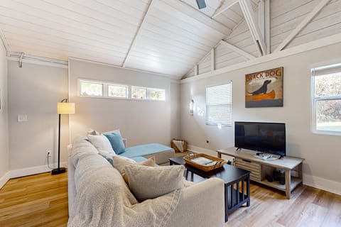 Apple Tree Cottage House in Bainbridge Island