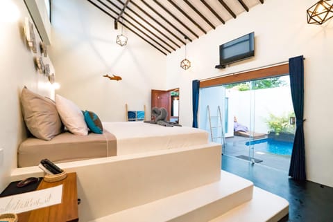 Bed, TV and multimedia, Bedroom, Pool view