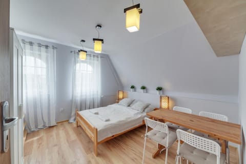 Day, Summer, TV and multimedia, Living room, Photo of the whole room, Seating area, Dining area, Bedroom