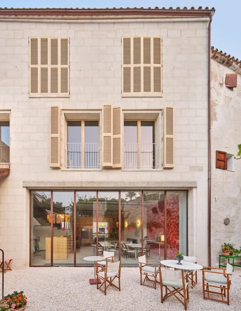 Patio, Facade/entrance