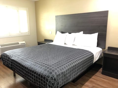 Simply Home Inn & Suites - Riverside Motel in Riverside