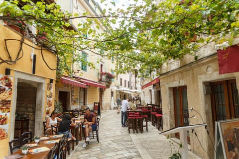 City view, Street view