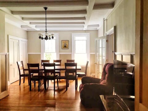 WHITE SWAN House House in Niagara Falls