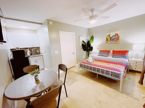 Bed, TV and multimedia, Kitchen or kitchenette, Seating area, Dining area, Bedroom, acessibility