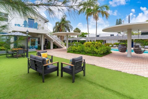 BBQ facilities, Seating area, Dining area, Inner courtyard view