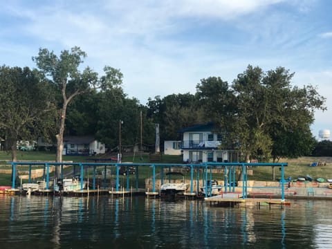 Valentine Lakeside Nature lodge in Kingsland