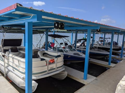 Valentine Lakeside Nature lodge in Kingsland