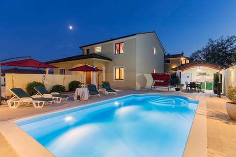 Night, On site, Pool view