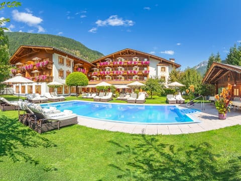 Property building, Summer, Balcony/Terrace, Garden view, Swimming pool, sunbed, sunbed