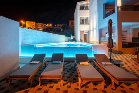 Property building, Swimming pool