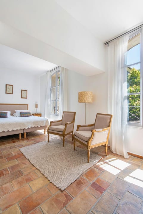 Seating area, Bedroom