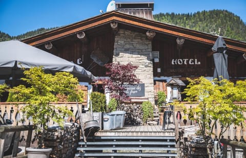 Property building, Restaurant/places to eat, Summer, Balcony/Terrace, Mountain view, Mountain view