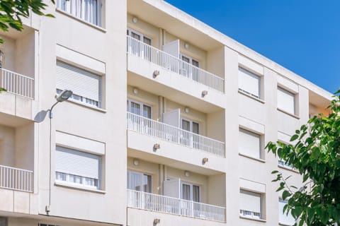 Facade/entrance, Balcony/Terrace