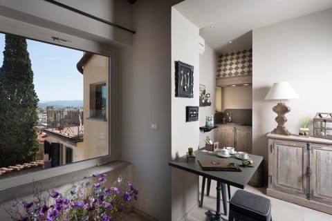 Natural landscape, TV and multimedia, View (from property/room), Balcony/Terrace, Kitchen or kitchenette, Dining area, Evening entertainment, City view, Mountain view