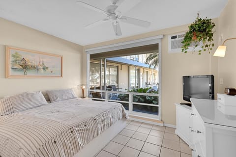 Holiday Isle Yacht Club Hotel in Fort Lauderdale