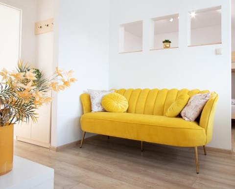 Living room, Photo of the whole room, Seating area, furniture