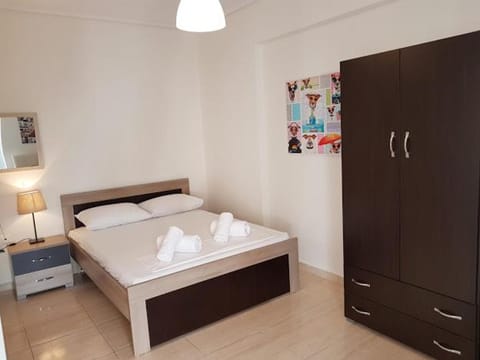 Errathens Zephyr Apartment - Athens Center, 3 BD, 1 BATH Apartment in Athens