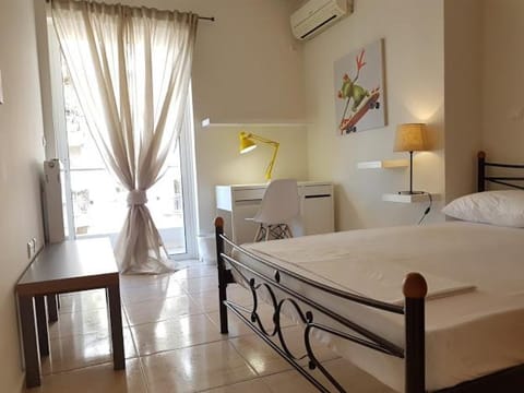 Errathens Zephyr Apartment - Athens Center, 3 BD, 1 BATH Apartment in Athens