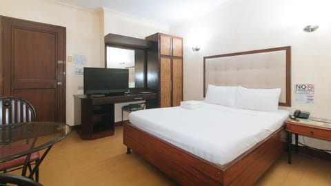Bed, TV and multimedia, Photo of the whole room, Bedroom, hair dresser, wardrobe