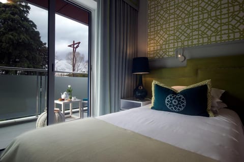 Bed, Photo of the whole room, Decorative detail, Bedroom