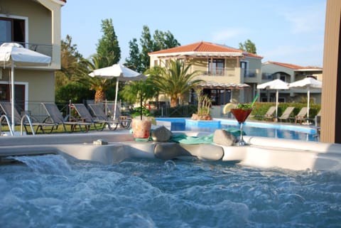 Day, Swimming pool