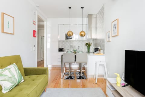 Kitchen or kitchenette, Living room, Seating area, Dining area
