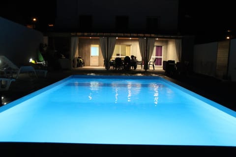 Swimming pool, Swimming pool