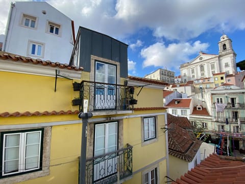 Property building, Neighbourhood, Balcony/Terrace, Street view