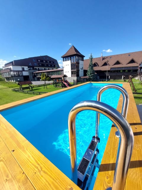 Swimming pool, Swimming pool