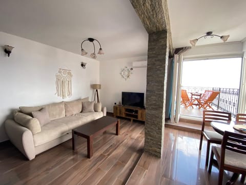 TV and multimedia, Living room, Seating area, Dining area, Evening entertainment