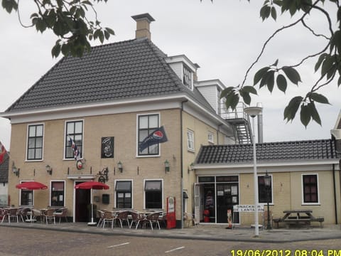 Facade/entrance, Day