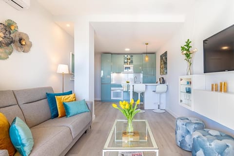 Living room, Photo of the whole room