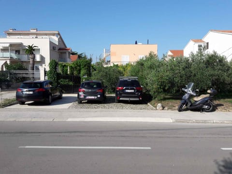 Summer, Parking