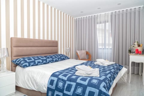 Bed, Other, Decorative detail