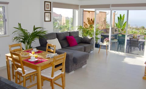 Spring, Day, Winter, Summer, BBQ facilities, Balcony/Terrace, Kitchen or kitchenette, Living room, Autumn, On site