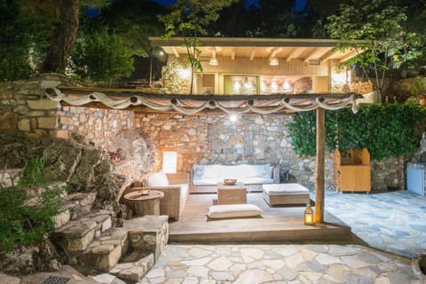 Property building, Patio, Night, BBQ facilities, Garden, Balcony/Terrace