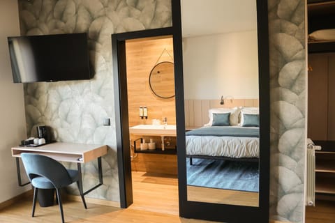 Toilet, Bed, TV and multimedia, Coffee/tea facilities, Decorative detail