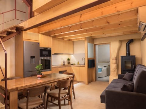 Kitchen or kitchenette, Living room, Seating area, Dining area