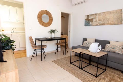 Living room, Seating area, Dining area, air conditioner