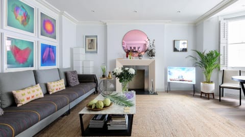 Day, TV and multimedia, Living room, Photo of the whole room, Seating area, On site