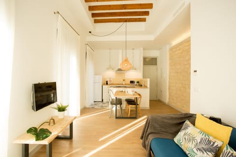 Coffee/tea facilities, View (from property/room), Kitchen or kitchenette, Seating area, Dining area