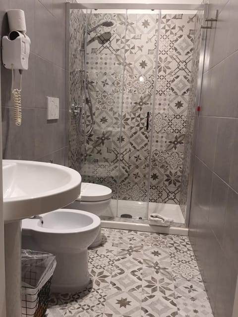 Shower, Toilet, Bathroom, bidet