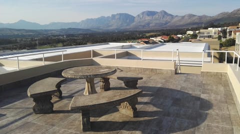 Balcony/Terrace, Mountain view
